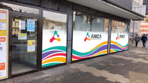 Amica_Schaufenster_Sonnenapo_Mockup_06